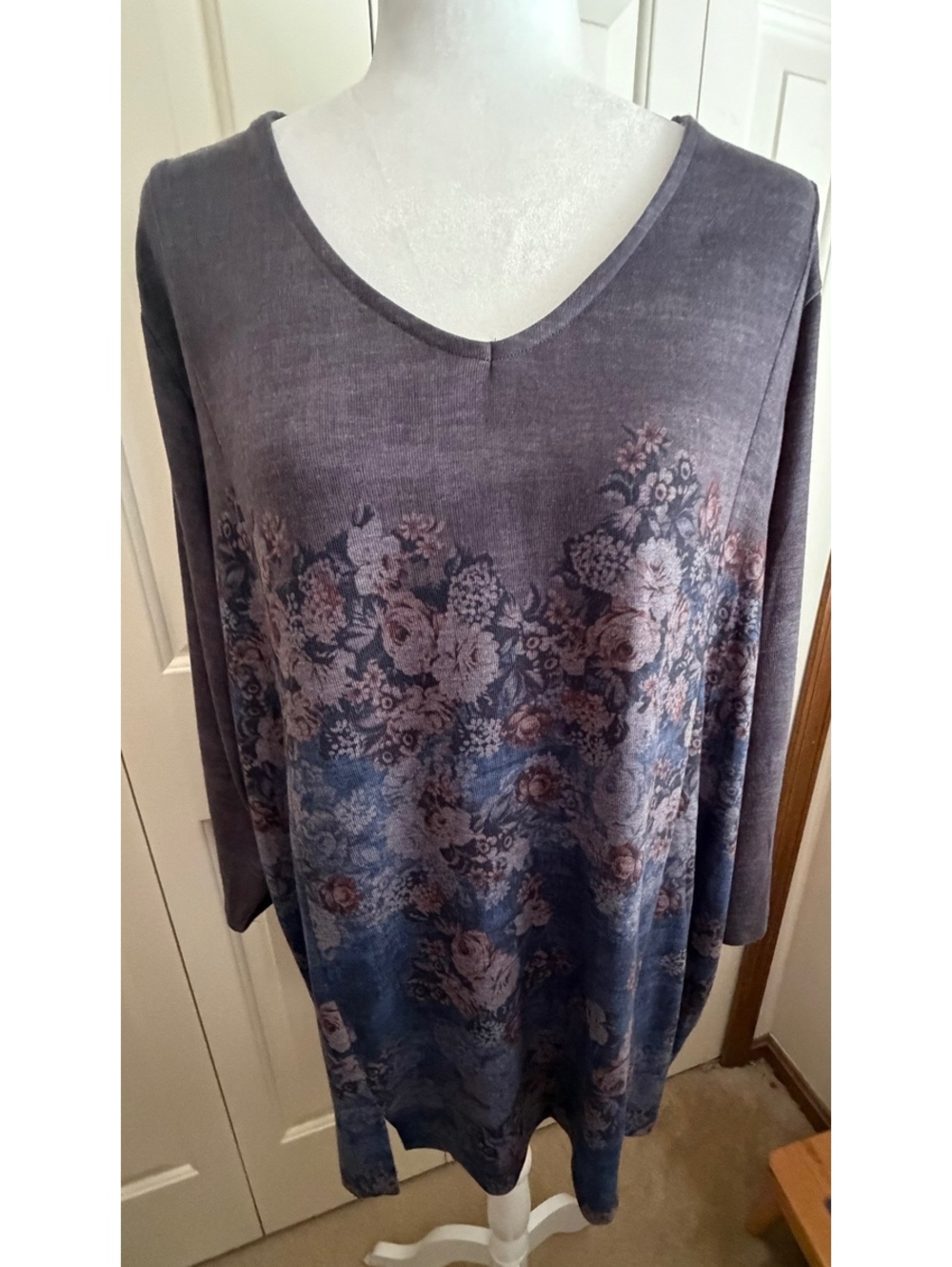 CJ Banks Floral Ombre Tunic Top 2X V Neck 3/4 Sleeve